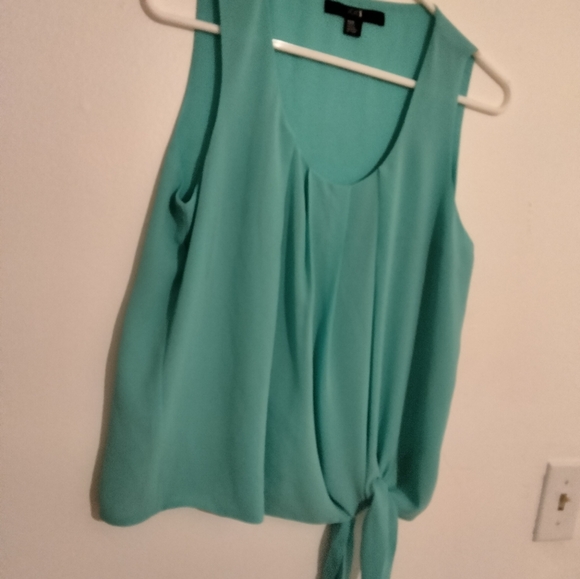 Excellent condition cute top all items marked $10 or less r 10 for $25 - Picture 3 of 5